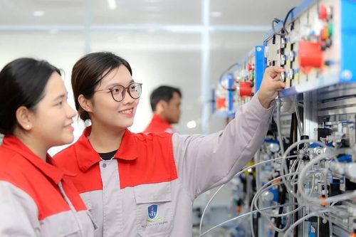 Tiếp tục đẩy mạnh đổi mới căn bản, toàn diện giáo dục