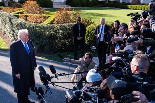 Chính quyền Tổng thống Mỹ Donald Trump đối mặt với hơn 150 vụ kiện