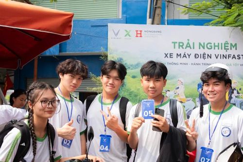 Hàng ngàn sinh viên tham gia trải nghiệm xe máy điện tại Entrepreneurial Expo Day 2025