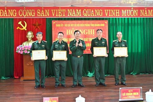 BĐBP Quảng Ninh: Khen thưởng các tập thể, cá nhân có nhiều thành tích trong thực hiện nhiệm vụ