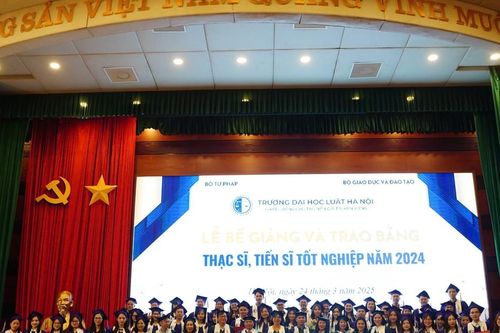 Trường Đại học Luật Hà Nội trao bằng thạc sĩ, tiến sĩ năm 2024