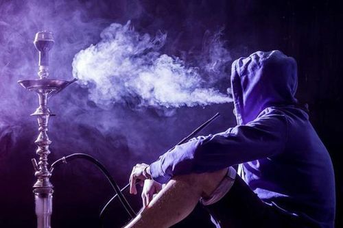 Thanh niên đột quỵ vì hút shisha, bác sĩ cảnh báo hiểm họa khôn lường