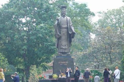 Không chặt hạ cây xanh khi cải tạo vườn hoa Lý Thái Tổ