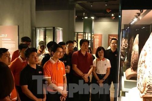 Gương mặt trẻ Việt Nam tiêu biểu 'ngược dòng lịch sử' tại Hoàng thành Thăng Long