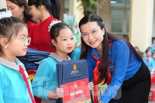 Thiếu nhi cả nước thi đua chào mừng kỷ niệm 50 năm ngày giải phóng miền Nam