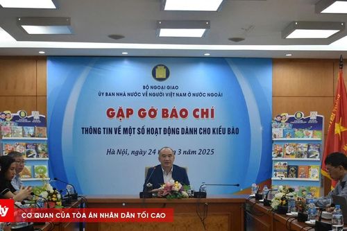 'Chuyến tàu Đại đoàn kết' đưa kiều bào thăm Trường Sa và Nhà giàn DKI