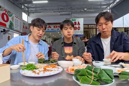 Ăn 7 loại bánh Huế một bữa, khách Hàn nhận xét thú vị về 'món ngon nhất'