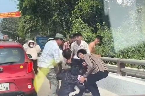 Giải cứu mẹ trẻ ôm 2 con nhỏ đòi nhảy sông