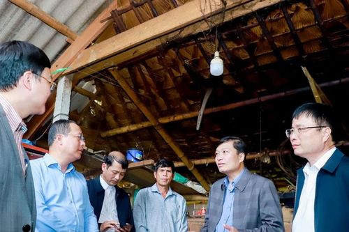 Chủ tịch UBND tỉnh Nghệ An yêu cầu khẩn trương cấp đất, hỗ trợ xóa nhà tạm cho người Đan Lai ở Con Cuông