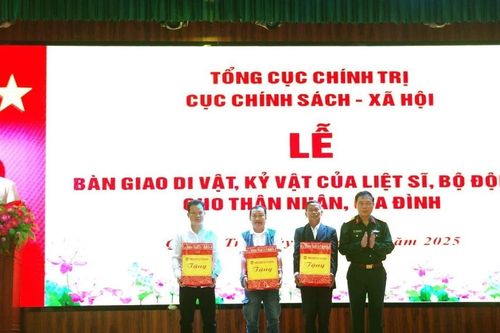 Bộ Quốc phòng bàn giao di vật của 3 liệt sỹ cho thân nhân tại Quảng Trị