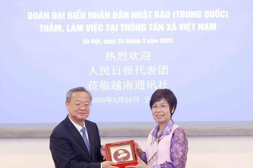 Tổng Giám đốc TTXVN Vũ Việt Trang tiếp Đoàn Nhân dân nhật báo của Trung Quốc