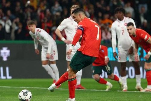 Bồ Đào Nha ngược dòng kịch tính, Ronaldo lập công chuộc lỗi