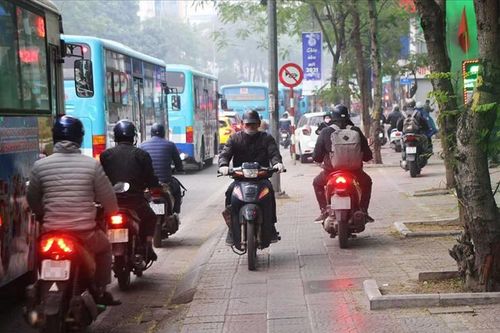 Cẩn thận bị phạt nguội 6 triệu đồng với lỗi leo vỉa hè