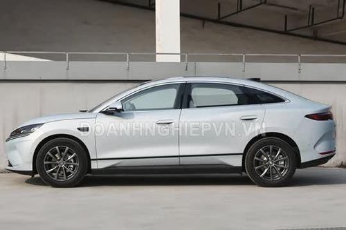 Xe sedan hạng C công suất 218 mã lực, công nghệ hỗ trợ lái tiên tiến, giá hơn 420 triệu đồng