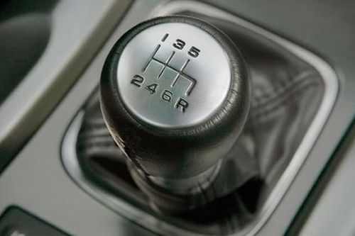 Nhiều người vẫn ưa chuộng ô tô số sàn