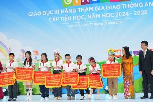 Khởi động chương trình 'Toyota cùng em học ATGT' năm học 2024-2025