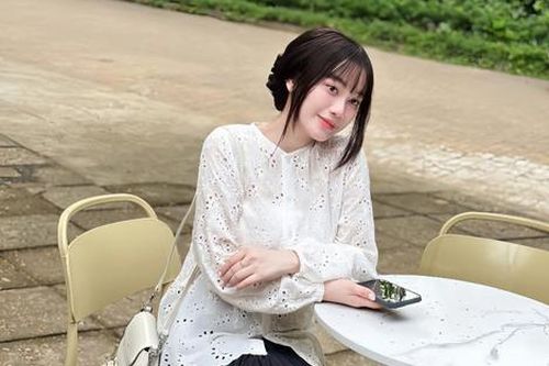 Vợ xinh như hoa khôi của Hồ Văn Cường