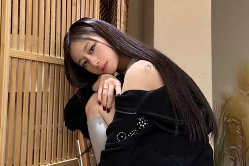 Cuộc sống của nữ ca sĩ sau nửa năm ly hôn chồng cầu thủ
