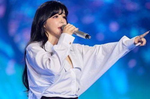 Park Bom (2NE1) đổi tên?