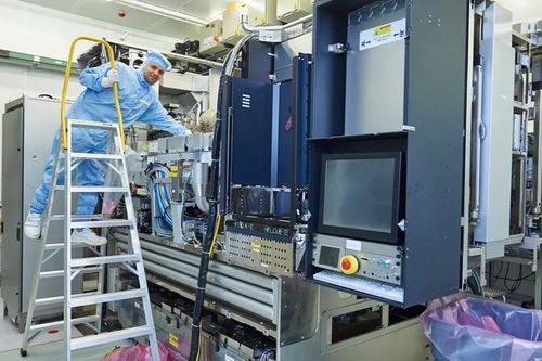 Đột phá laser quang khắc của Trung Quốc 'đe dọa' vị thế của ASML