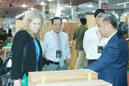 Ứng phó với căng thẳng thương mại toàn cầu( Bài 1)
