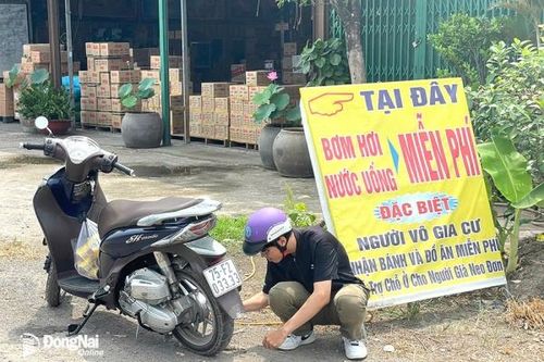 Bơm hơi xe, nước uống miễn phí