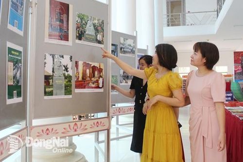 Triển lãm sách, ảnh kỷ niệm 200 năm Ngày mất Danh nhân văn hóa Trịnh Hoài Đức