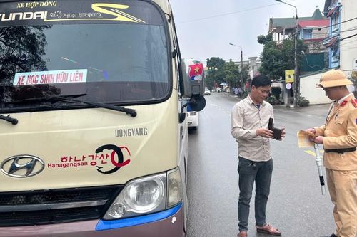 Hữu Lũng tăng cường quản lý xe ô tô đưa đón học sinh