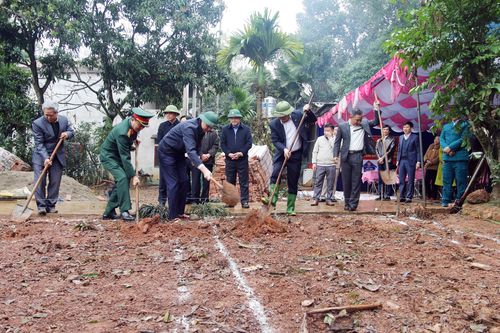 Những mái nhà ấm tình đoàn kết
