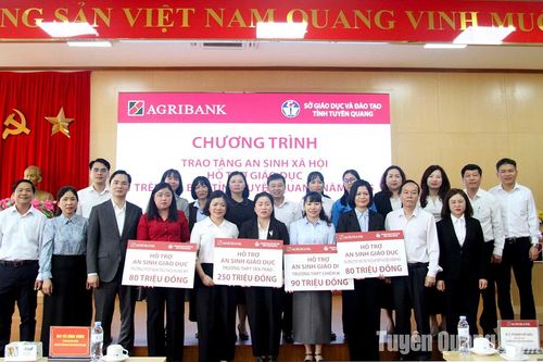 Agribank trao trên 1 tỷ đồng tặng hoạt động an sinh giáo dục