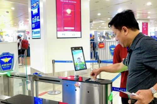 Hàng loạt sân bay triển khai làm thủ tục bay bằng sinh trắc học, VNeID