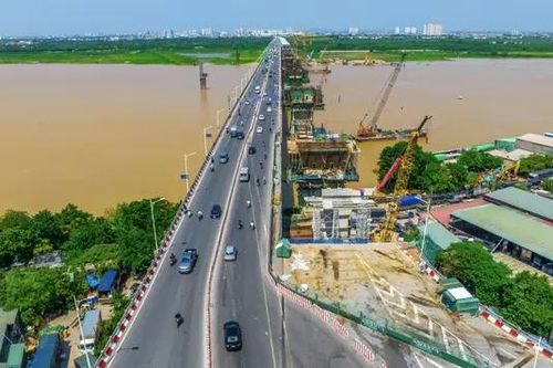 Một ngày mới bắt đầu trên những cây cầu