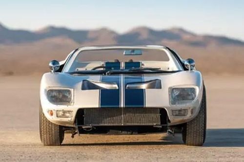 Xe đua Ford GT-40 Roadster 1965 được đấu giá lần ba