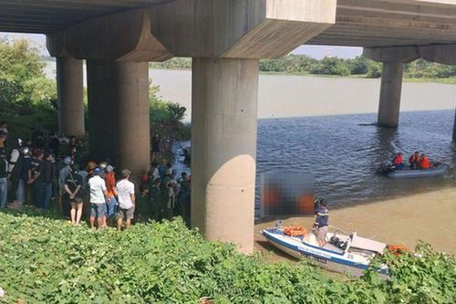 Đau lòng hiện trường thi thể hai chị em ôm chặt nhau dưới sông: Là con cô - cậu