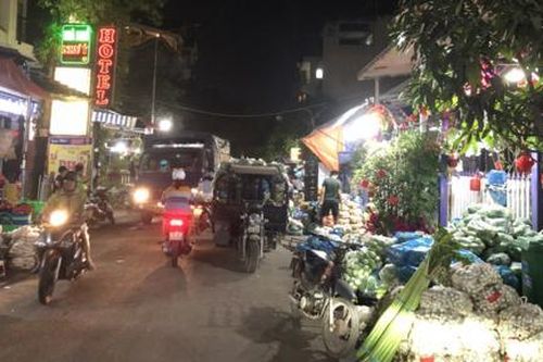 TPHCM: Tiểu thương chợ đầu mối 'khóc ròng' vì ế