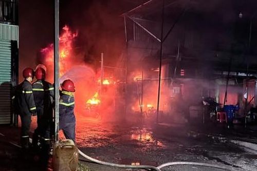 Bà Rịa – Vũng Tàu: Kịp thời dập tắt đám cháy lớn tại tiệm rửa xe ôtô