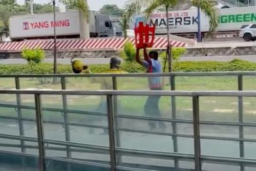 Công an lấy lời khai 2 người đàn ông đánh nhau tại khu vực ga Metro số 1