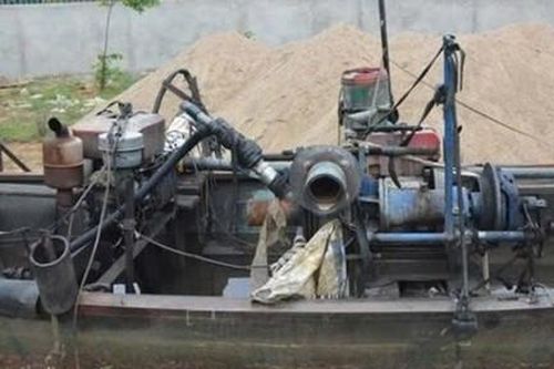 Liên tiếp phát hiện 8 điểm khai thác cát lậu