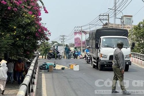 Tài xế xe ôm công nghệ bị xe container cán tử vong thương tâm