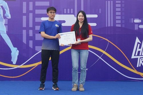 1.000 vận động viên chạy bộ gây quỹ cho học sinh nghèo