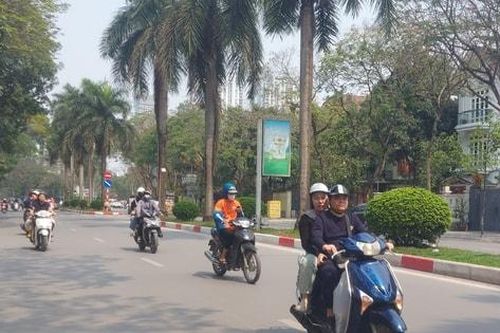 Hà Nội không mưa, nắng ấm, có lúc oi nóng về trưa và chiều
