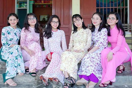 Bố mẹ ở Quảng Ngãi có 6 con gái giỏi, xinh, luôn nhất quán 3 điều trong nuôi dạy