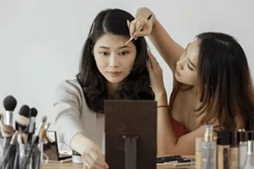 Chất gây rối loạn nội tiết trong nhiều kem lót trang điểm, người dùng lưu ý gì?