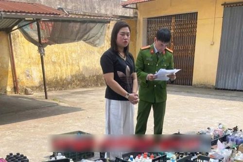 Ninh Bình: Kiểm tra xe tải, Công an lần ra kho hàng có hơn 10.000 sản phẩm nhập lậu
