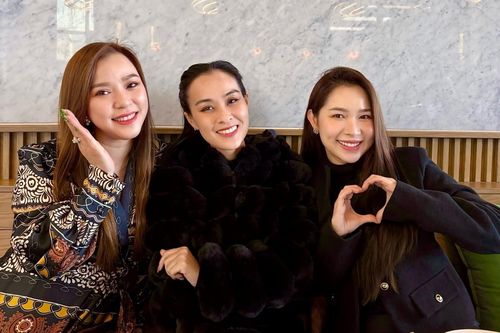 Hoàng Oanh 'Mắt Ngọc' hiếm hoi lộ diện