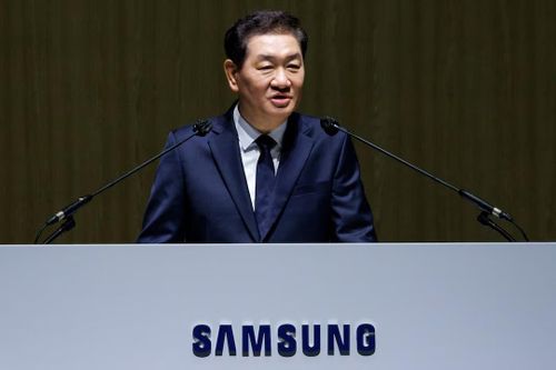 Khó khăn chất chồng với Samsung khi CEO đột ngột qua đời