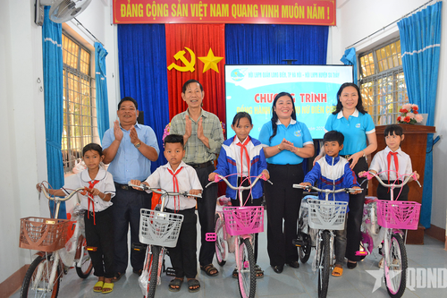 Những món quà ý nghĩa từ Chương trình 'Đồng hành cùng phụ nữ biên cương'