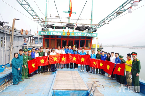 Bộ Chỉ huy Quân sự tỉnh Nghệ An đồng hành cùng ngư dân