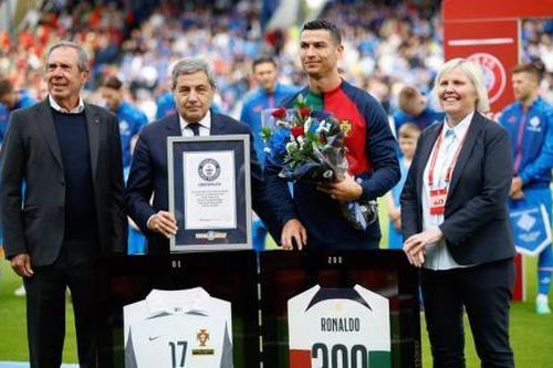 Ronaldo được trao thêm kỷ lục Guinness