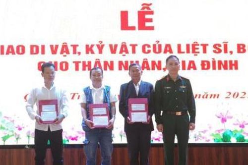 Đón nhận di vật, kỷ vật của 3 liệt sĩ quê hương Quảng Trị